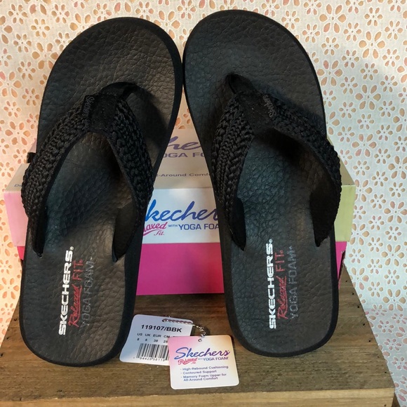 skechers relaxed fit yoga foam flip flops